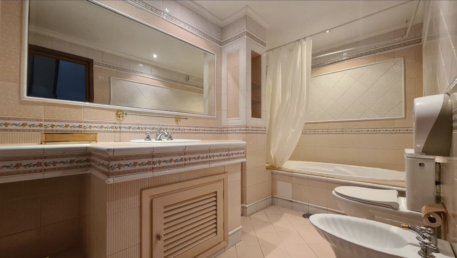 9 bedroom Villa for sale in Marbella with pool garage - € 3,800,000 (Ref: 8918144)