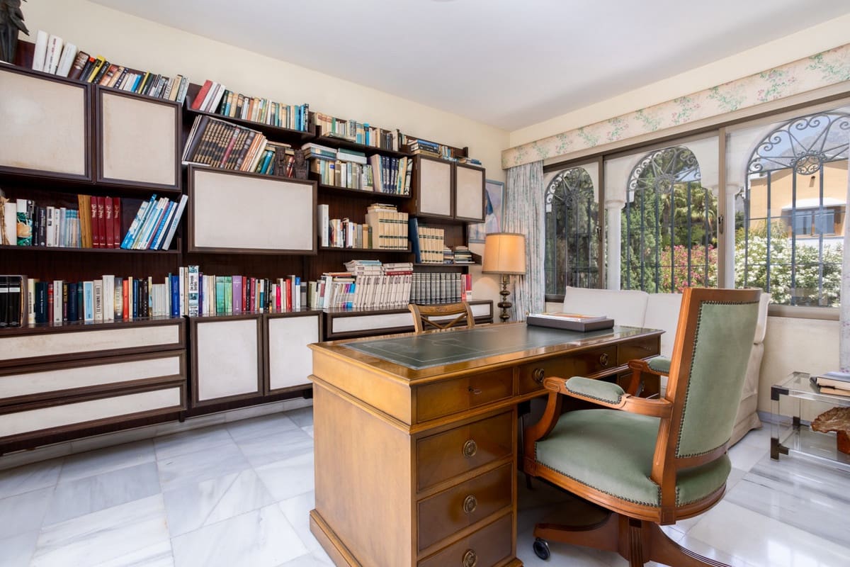 7 bedroom Villa for sale in Marbella with pool garage - € 2,500,000 (Ref: 8918147)