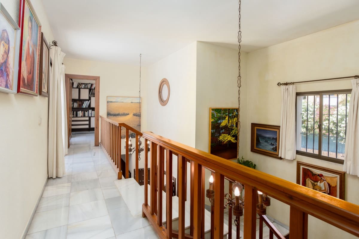 7 bedroom Villa for sale in Marbella with pool garage - € 2,500,000 (Ref: 8918147)