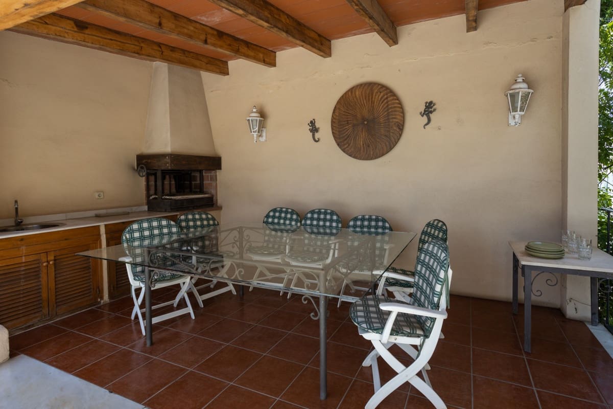 7 bedroom Villa for sale in Marbella with pool garage - € 2,500,000 (Ref: 8918147)