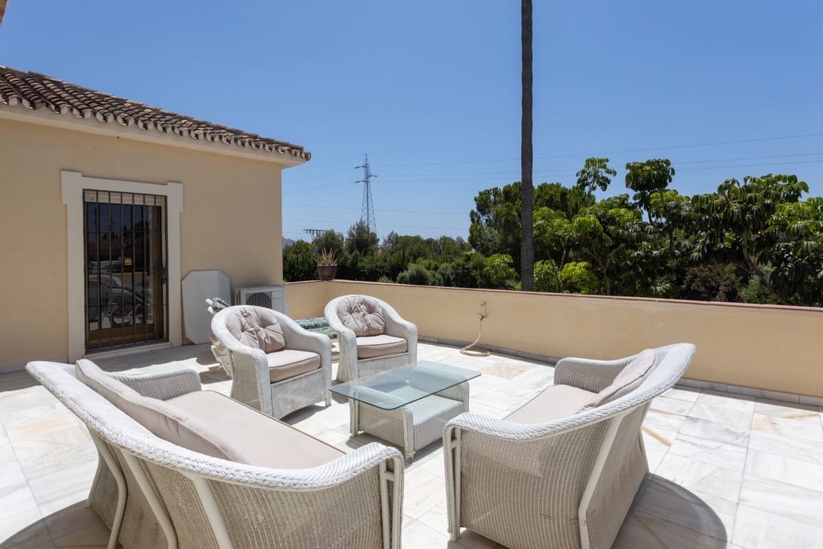 7 bedroom Villa for sale in Marbella with pool garage - € 2,500,000 (Ref: 8918147)