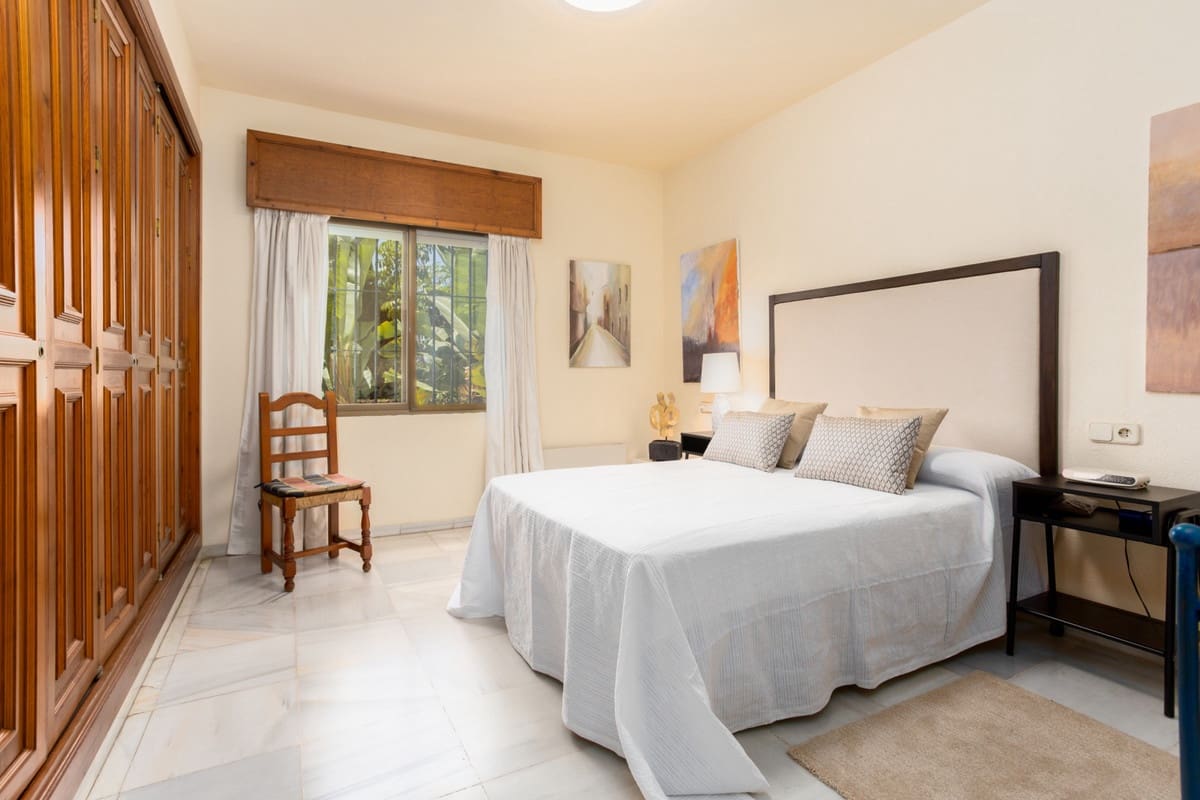 7 bedroom Villa for sale in Marbella with pool garage - € 2,500,000 (Ref: 8918147)