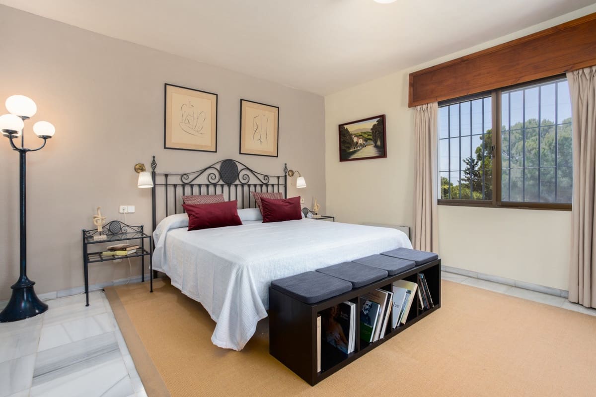 7 bedroom Villa for sale in Marbella with pool garage - € 2,500,000 (Ref: 8918147)