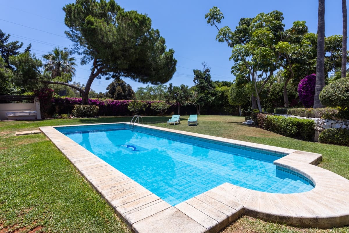 7 bedroom Villa for sale in Marbella with pool garage - € 2,500,000 (Ref: 8918147)