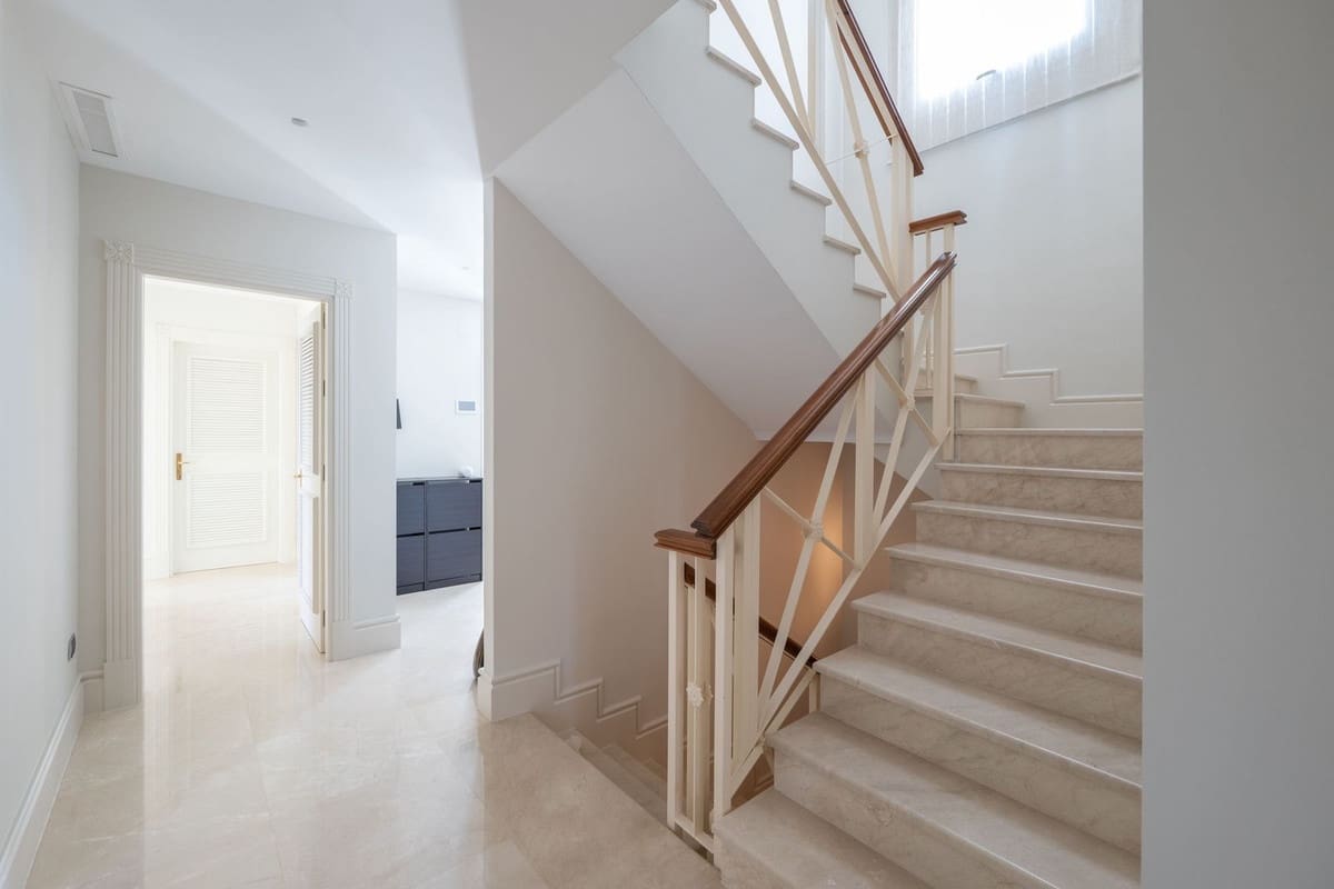 6 soverom Villa til salgs i Marbella med svømmebasseng garasje - € 3 950 000 (Ref: 8918148)