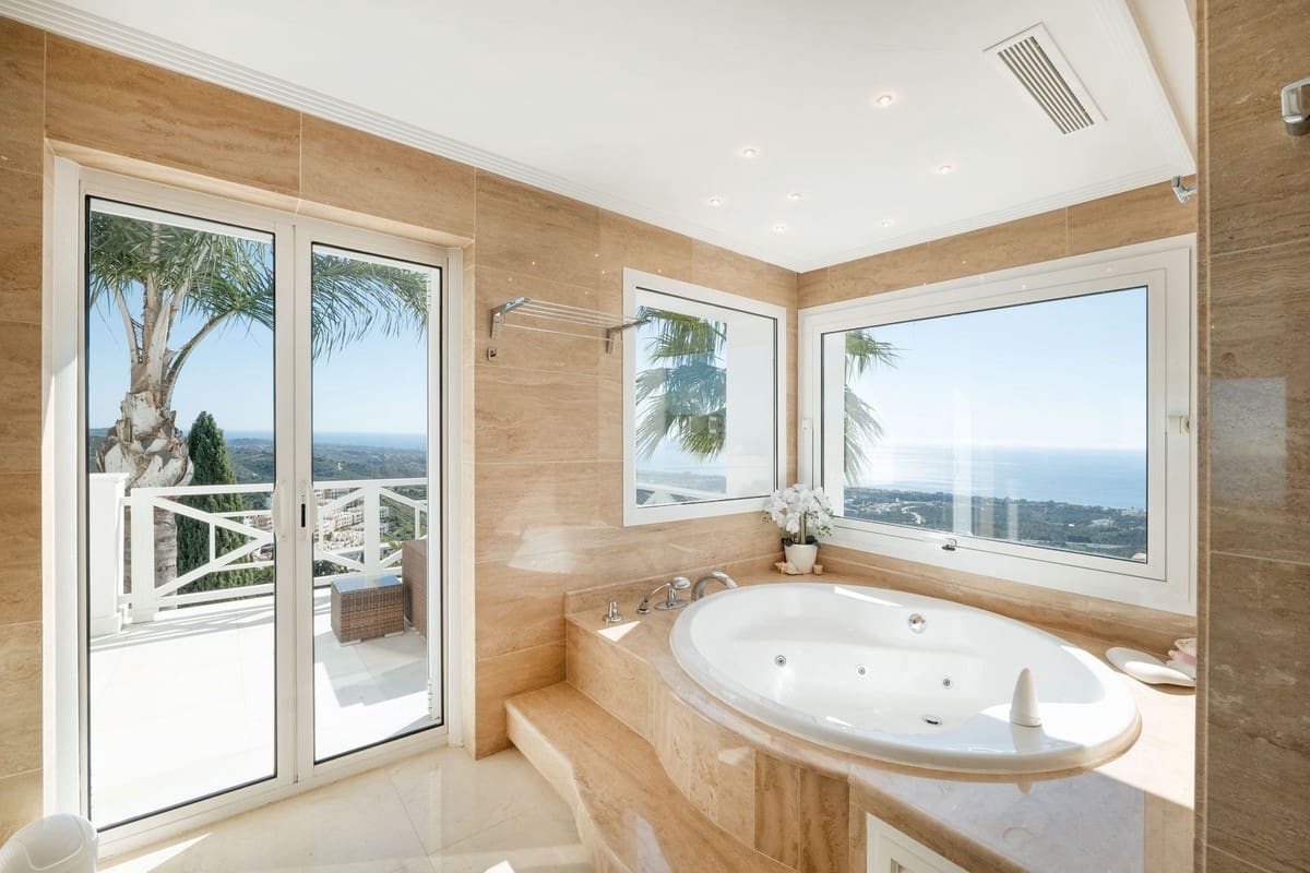 6 soverom Villa til salgs i Marbella med svømmebasseng garasje - € 3 950 000 (Ref: 8918148)