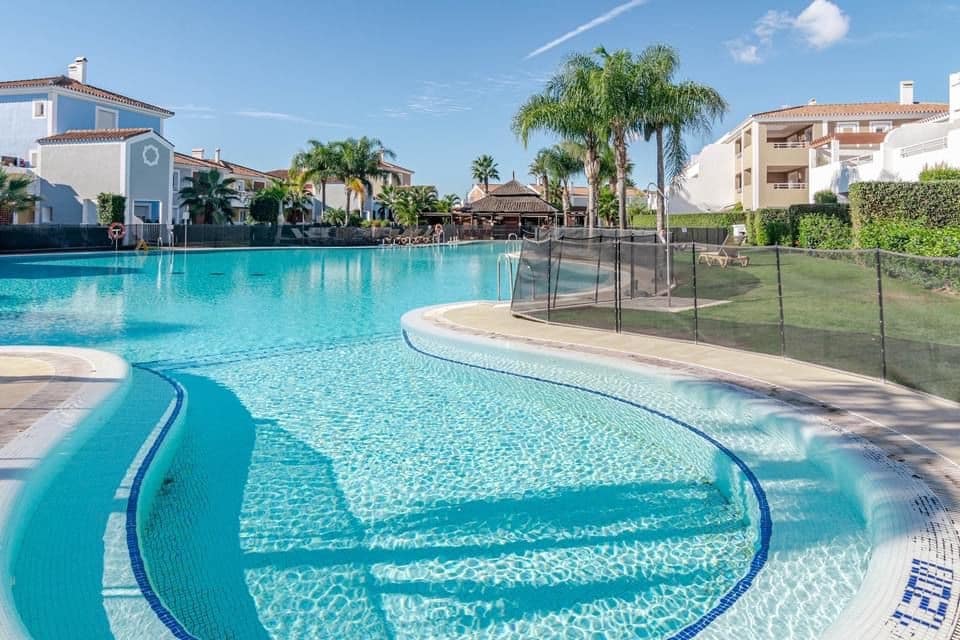 3 sovrum Takvåning till salu i El Paraiso med pool garage - 570 000 € (Ref: 8921377)