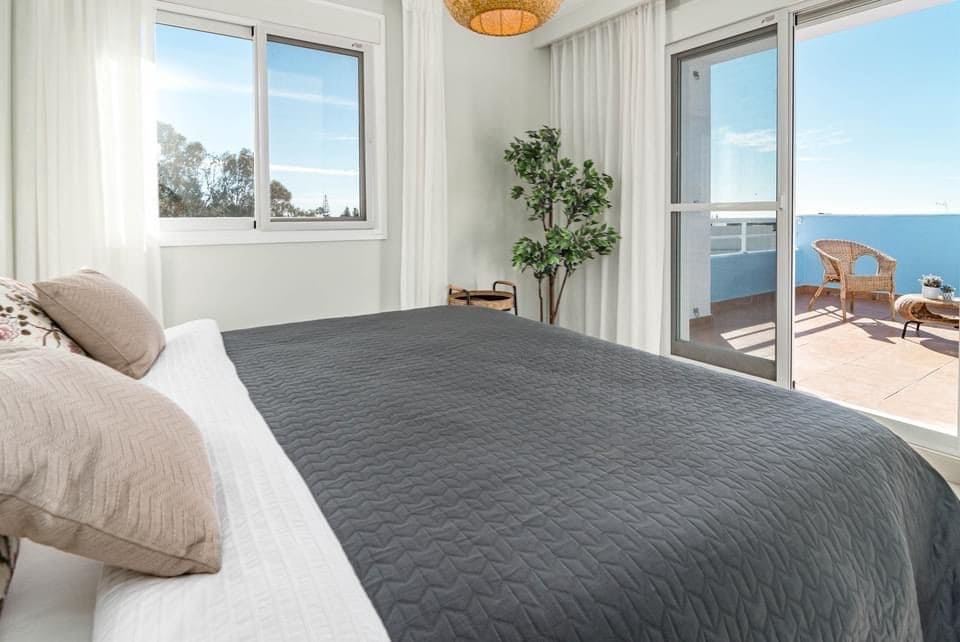 3 sovrum Takvåning till salu i El Paraiso med pool garage - 570 000 € (Ref: 8921377)