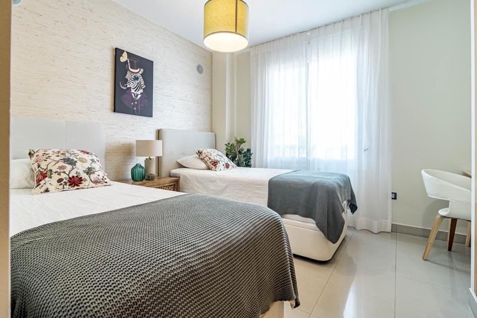 3 chambre Penthouse à vendre à El Paraiso avec piscine garage - 570 000 € (Ref: 8921377)