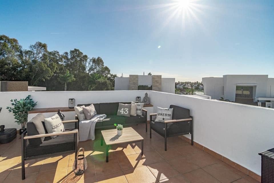 3 chambre Penthouse à vendre à El Paraiso avec piscine garage - 570 000 € (Ref: 8921377)