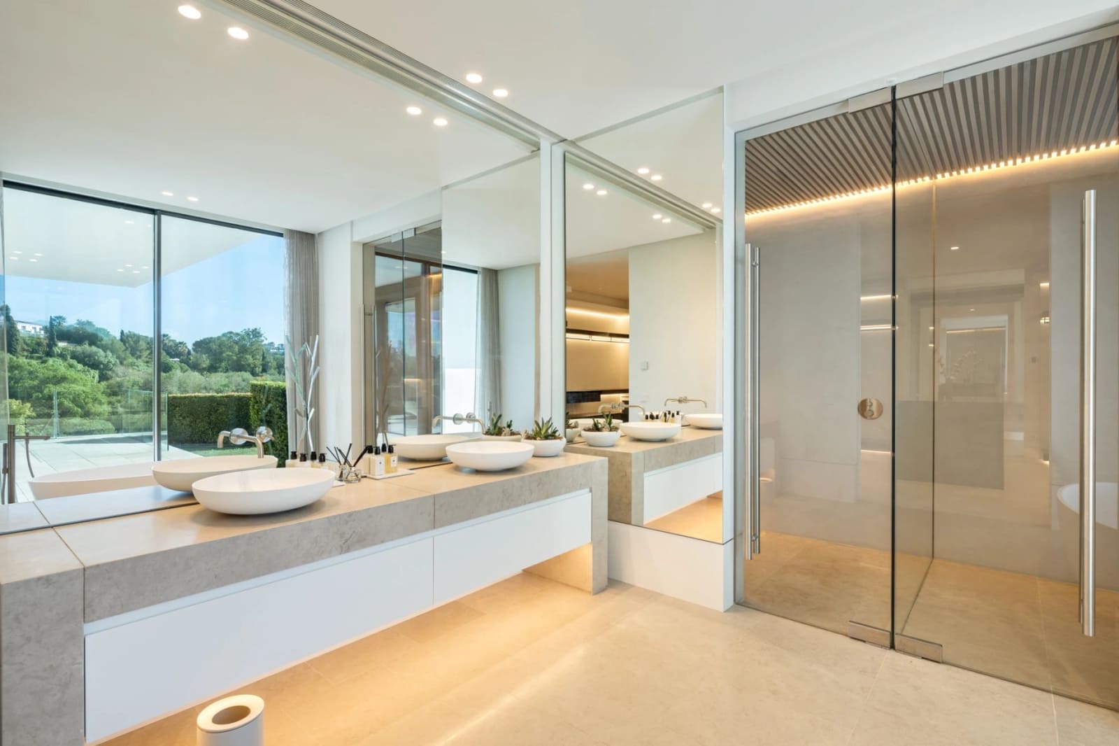 6 slaapkamer Villa te koop in Benahavis met zwembad - € 13.800.000 (Ref: 8921379)