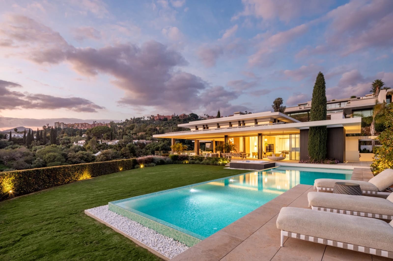 6 slaapkamer Villa te koop in Benahavis met zwembad - € 13.800.000 (Ref: 8921379)