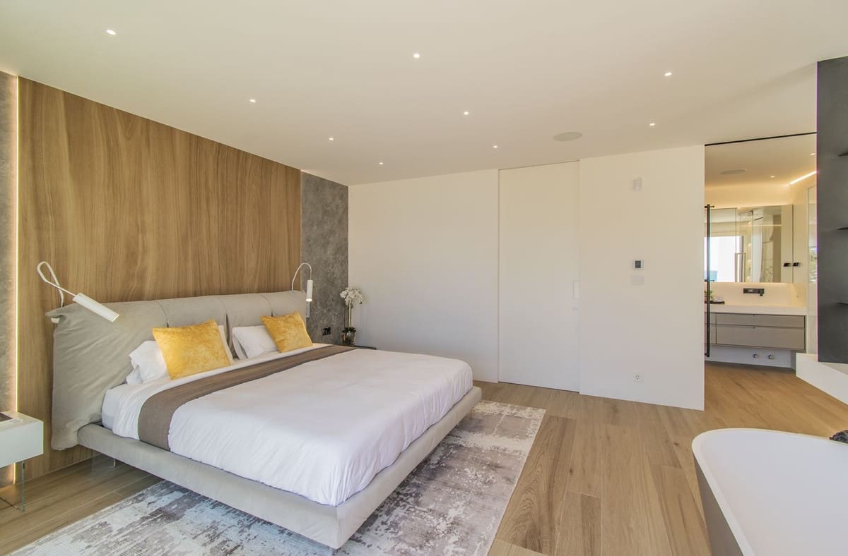 4 sypialnia Dom na sprzedaż w Golden Mile z basenem garażem - 5 460 000 € (Ref: 8921381)