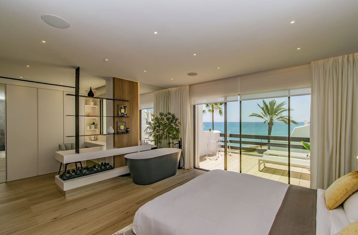 4 sypialnia Dom na sprzedaż w Golden Mile z basenem garażem - 5 460 000 € (Ref: 8921381)