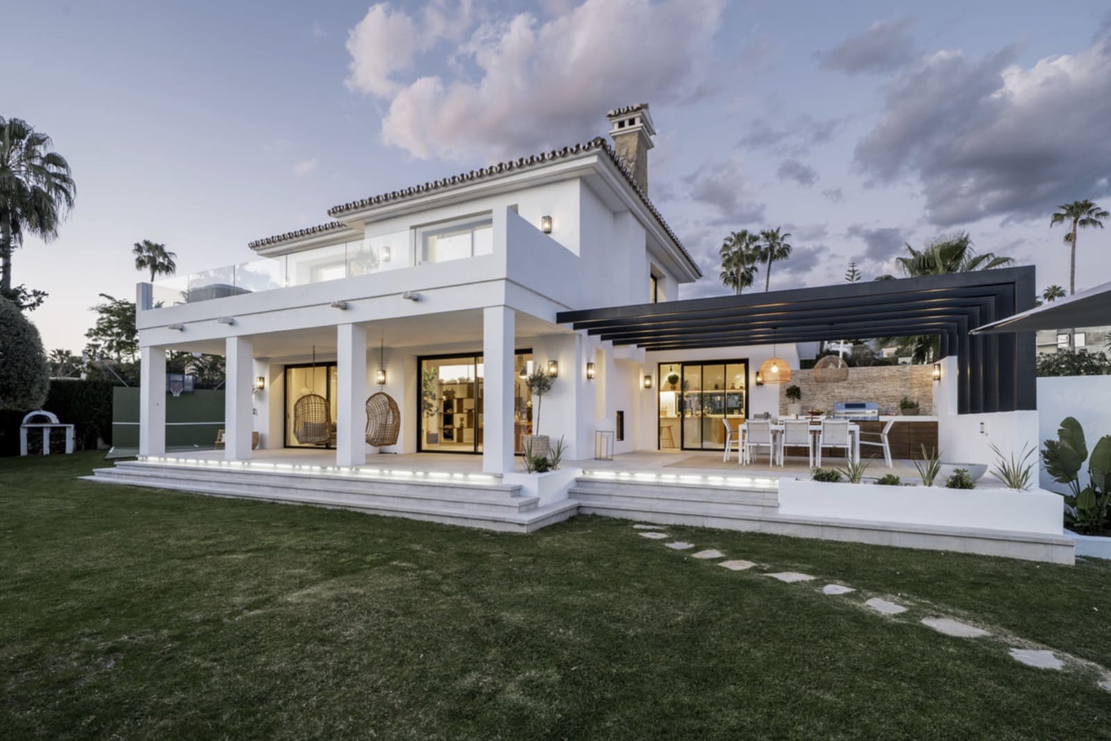 Chalet de 5 habitaciones en Nueva Andalucia en venta con piscina garaje - 3.495.000 € (Ref: 8923938)