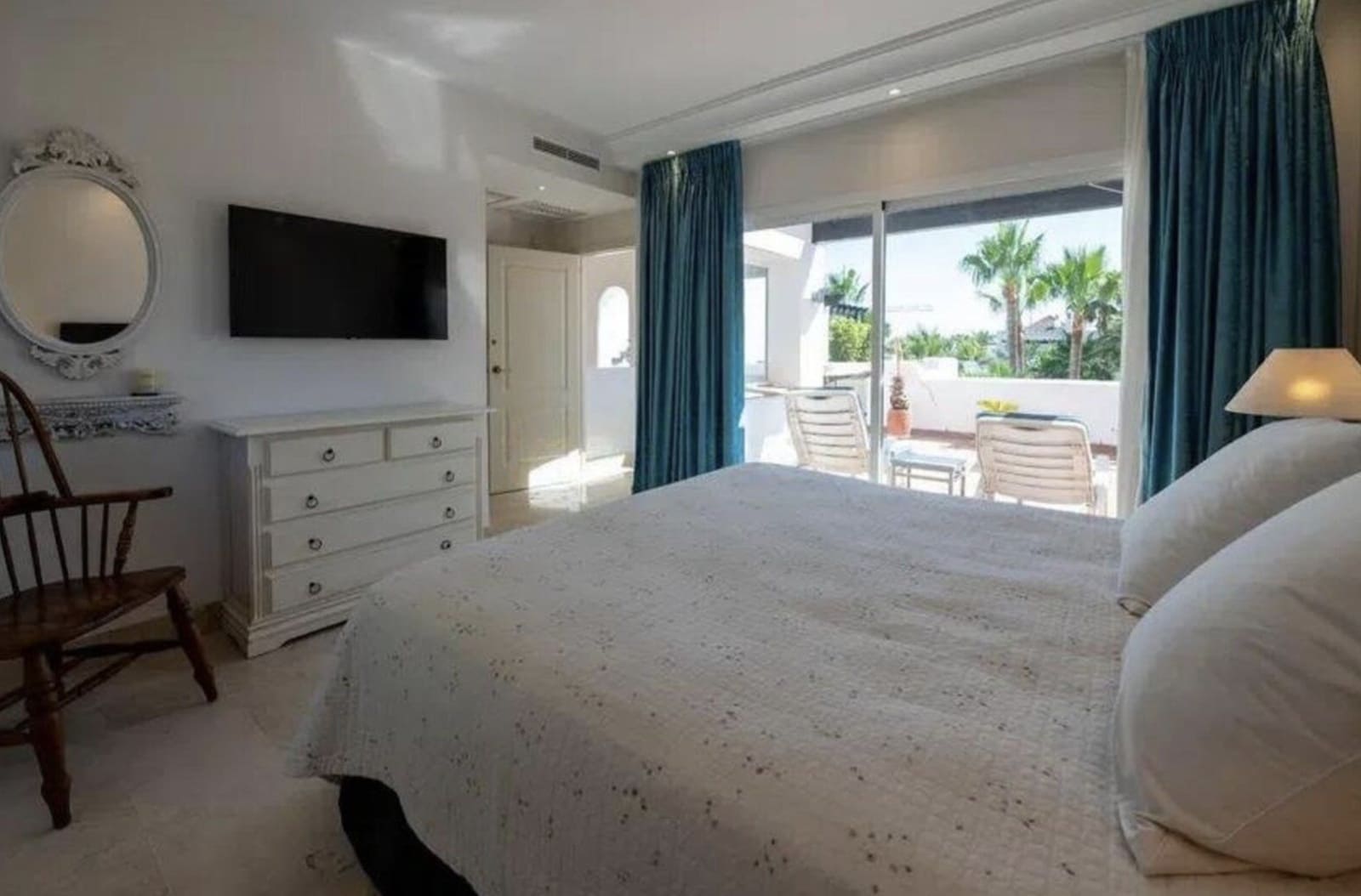 3 Zimmer Penthouse zu verkaufen in Puerto Banus mit Pool Garage - 1.600.000 € (Ref: 8926273)
