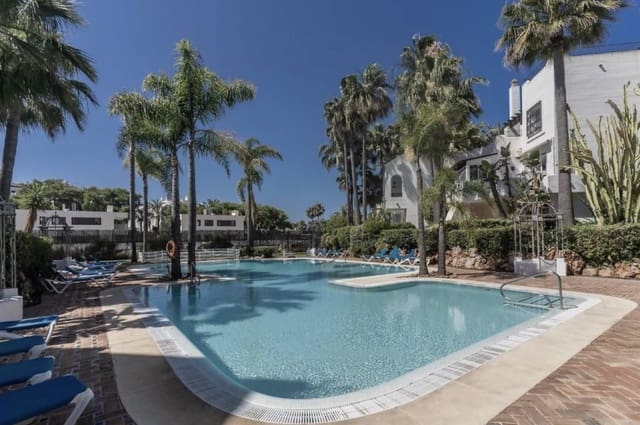 3 soverom Penthouse til salgs i Puerto Banus, Marbella med svømmebasseng garasje - € 1 600 000 (Ref: 8926273)
