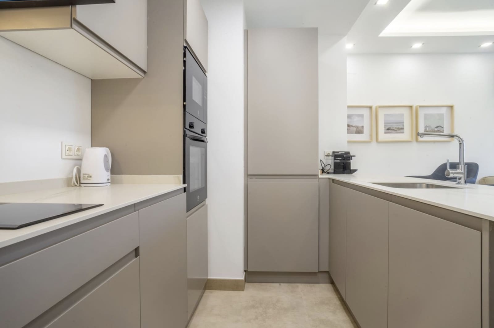 2 sypialnia Apartament na sprzedaż w Puerto Banus z basenem garażem - 740 000 € (Ref: 8929947)