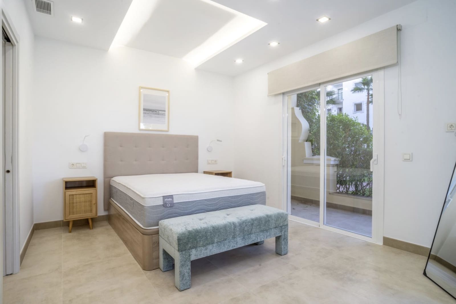 2 sypialnia Apartament na sprzedaż w Puerto Banus z basenem garażem - 740 000 € (Ref: 8929947)