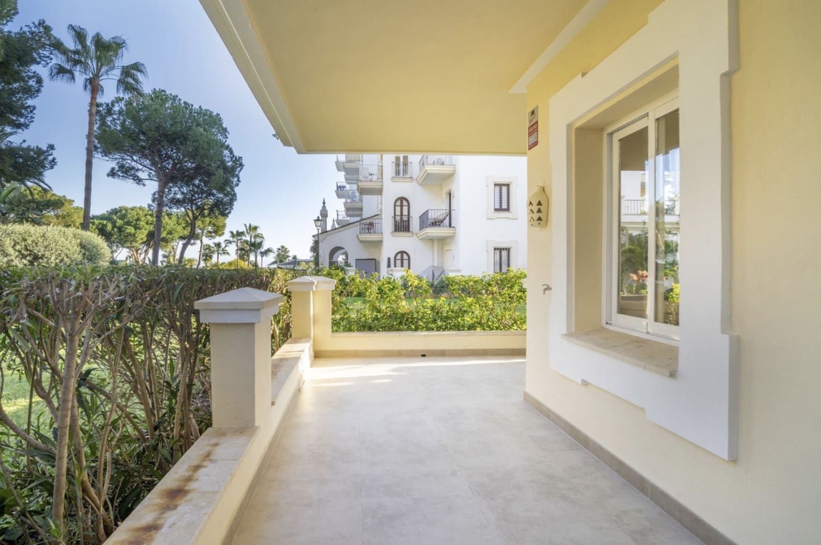 2 sypialnia Apartament na sprzedaż w Puerto Banus z basenem garażem - 740 000 € (Ref: 8929947)