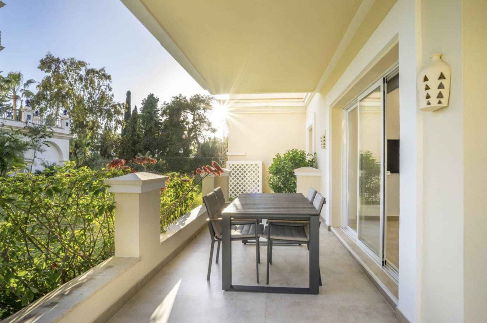 2 sypialnia Apartament na sprzedaż w Puerto Banus z basenem garażem - 740 000 € (Ref: 8929947)