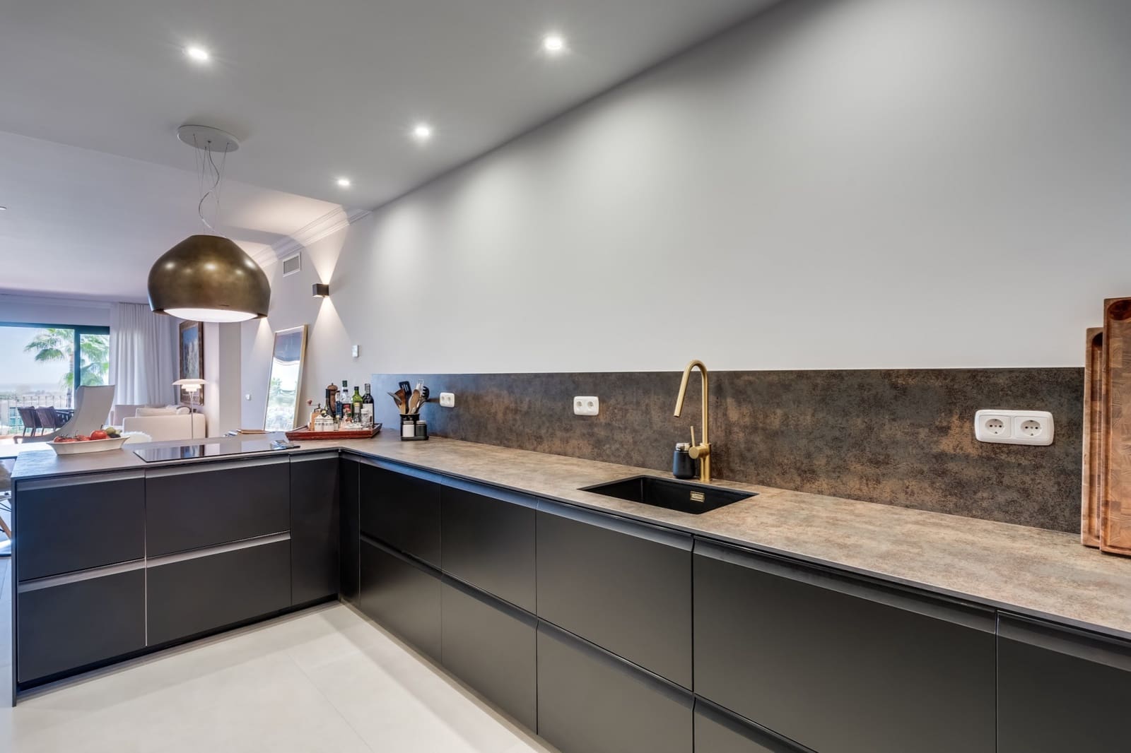 3 sypialnia Apartament na sprzedaż w Benahavis z basenem garażem - 849 000 € (Ref: 8929950)