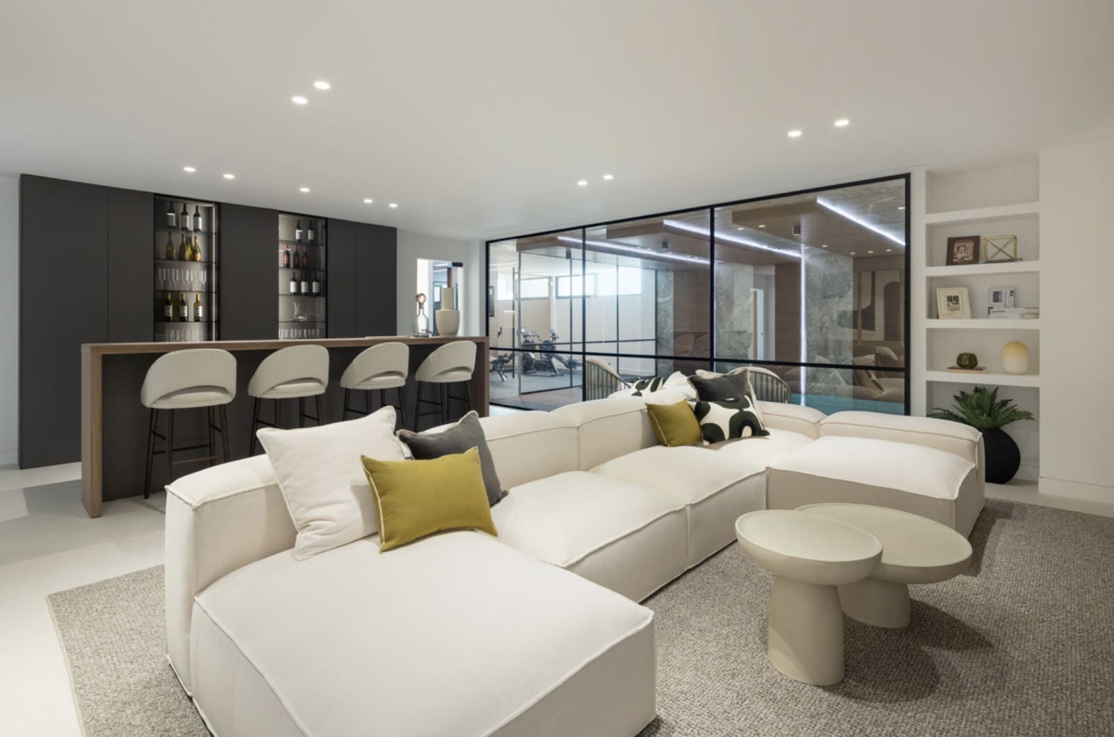 6 bedroom Villa for sale in La Quinta with pool garage - € 6,955,000 (Ref: 8930374)