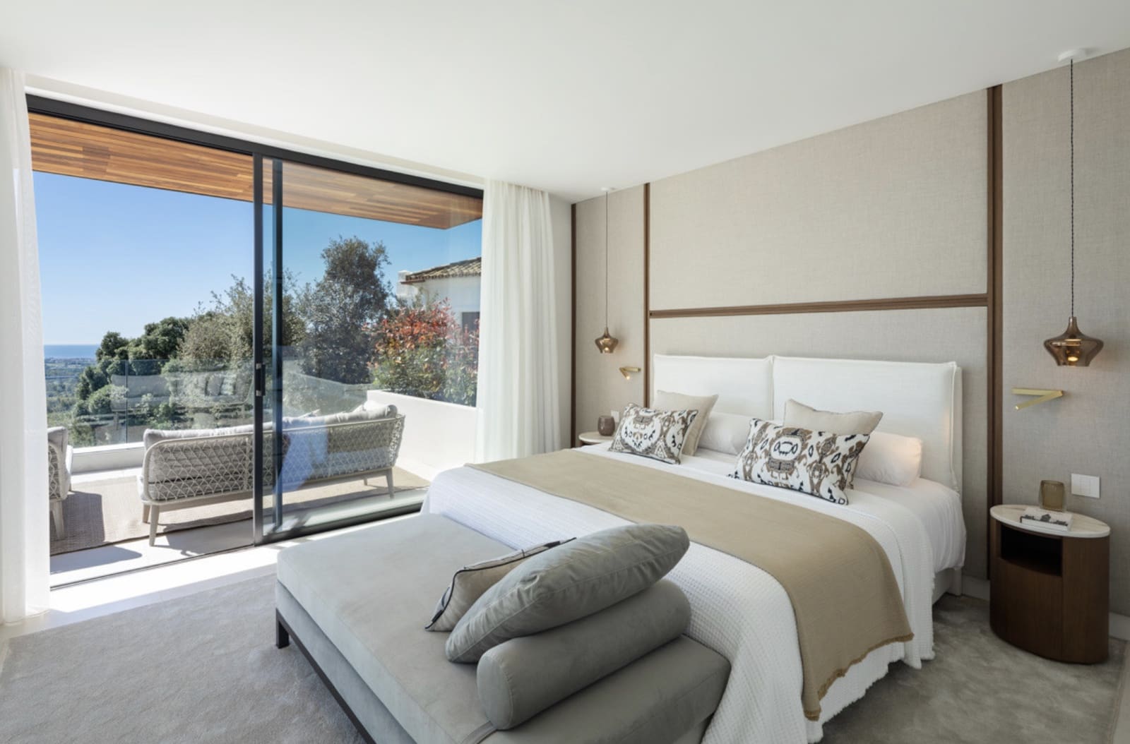 6 bedroom Villa for sale in La Quinta with pool garage - € 6,955,000 (Ref: 8930374)