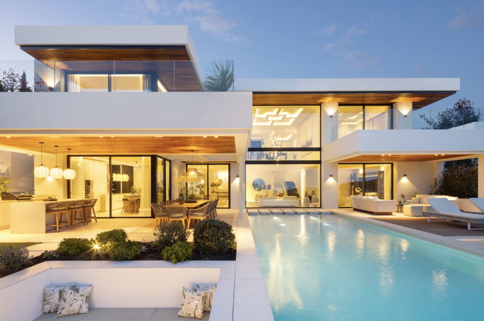 6 bedroom Villa for sale in La Quinta with pool garage - € 6,955,000 (Ref: 8930374)