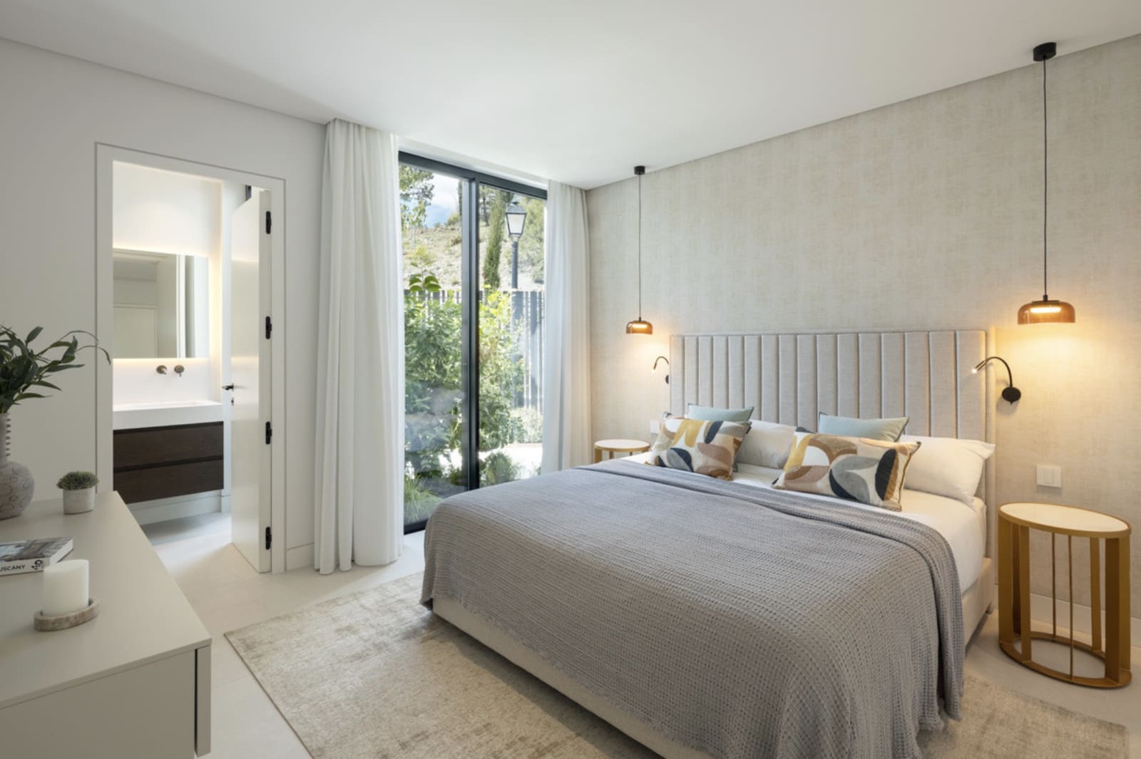 6 bedroom Villa for sale in La Quinta with pool garage - € 6,955,000 (Ref: 8930374)