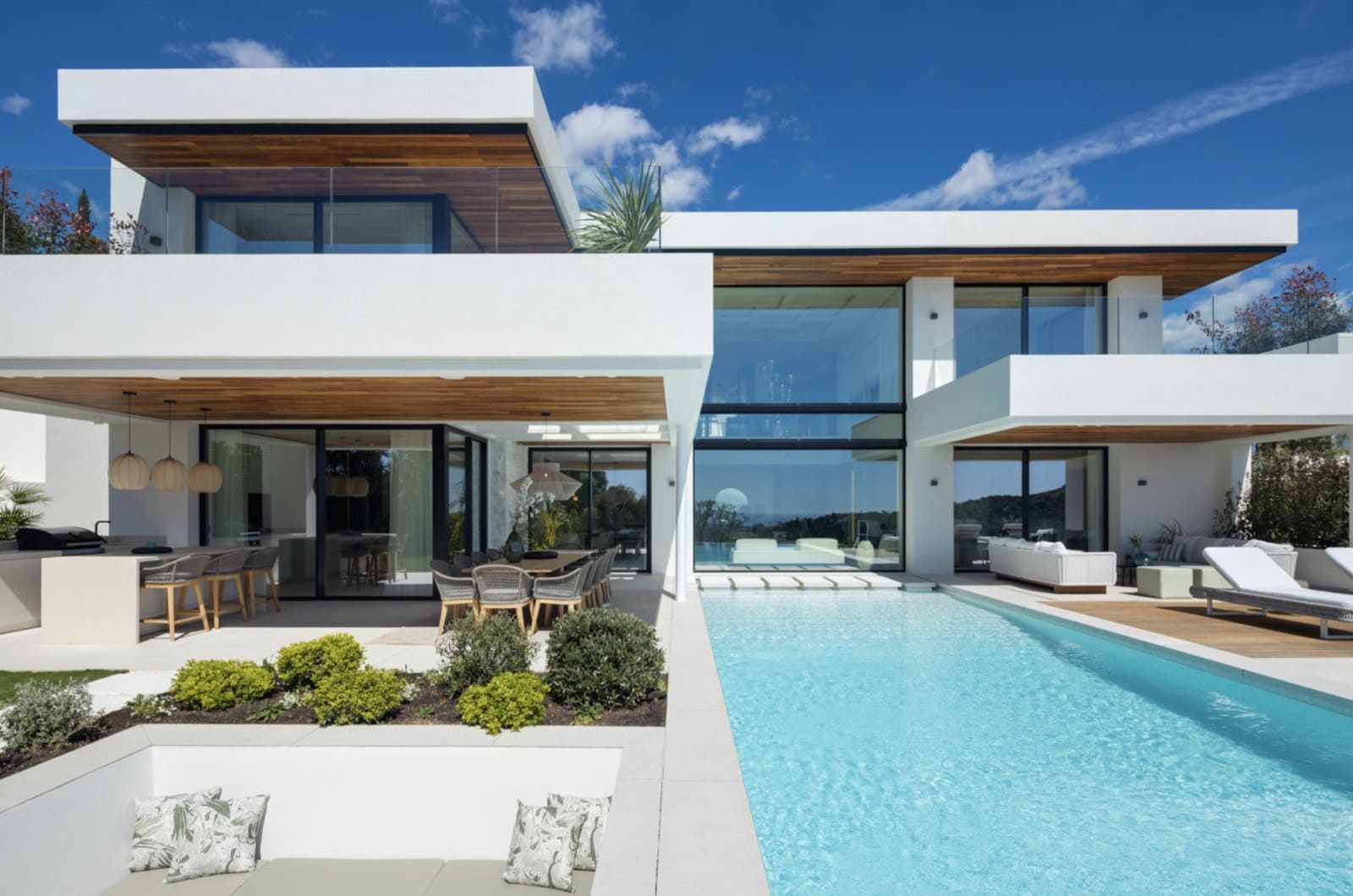 6 bedroom Villa for sale in La Quinta with pool garage - € 6,955,000 (Ref: 8930374)