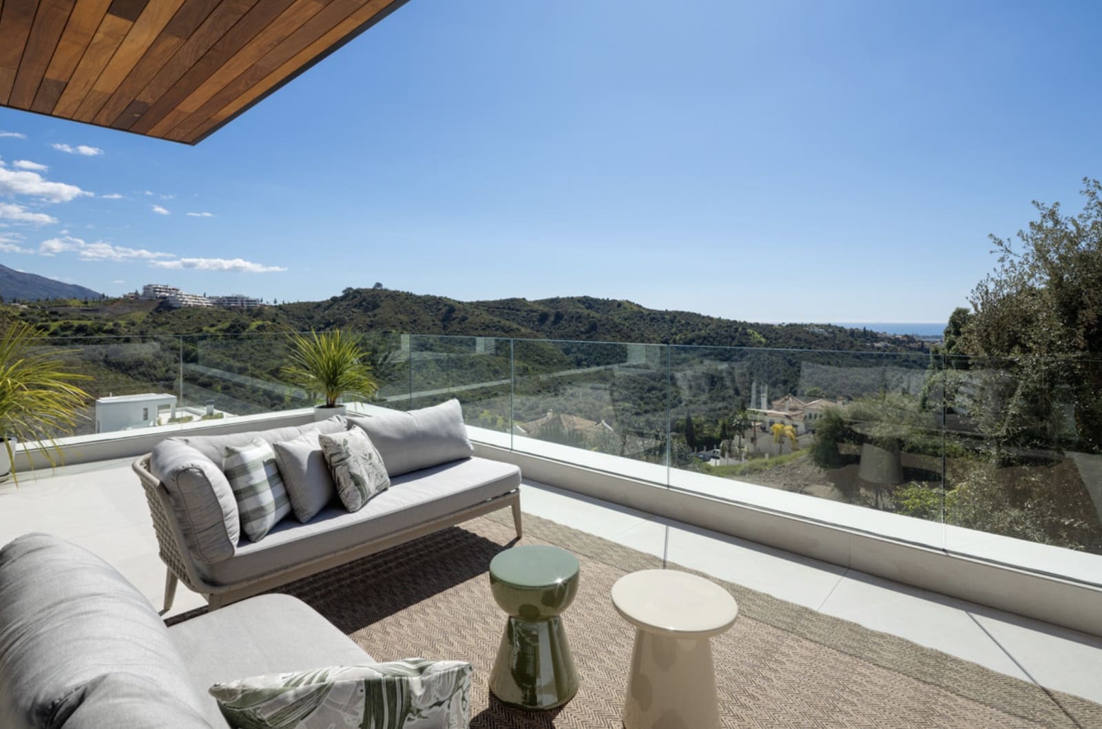 6 bedroom Villa for sale in La Quinta with pool garage - € 6,955,000 (Ref: 8930374)