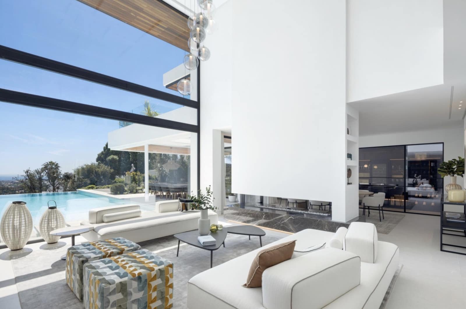 6 bedroom Villa for sale in La Quinta with pool garage - € 6,955,000 (Ref: 8930374)