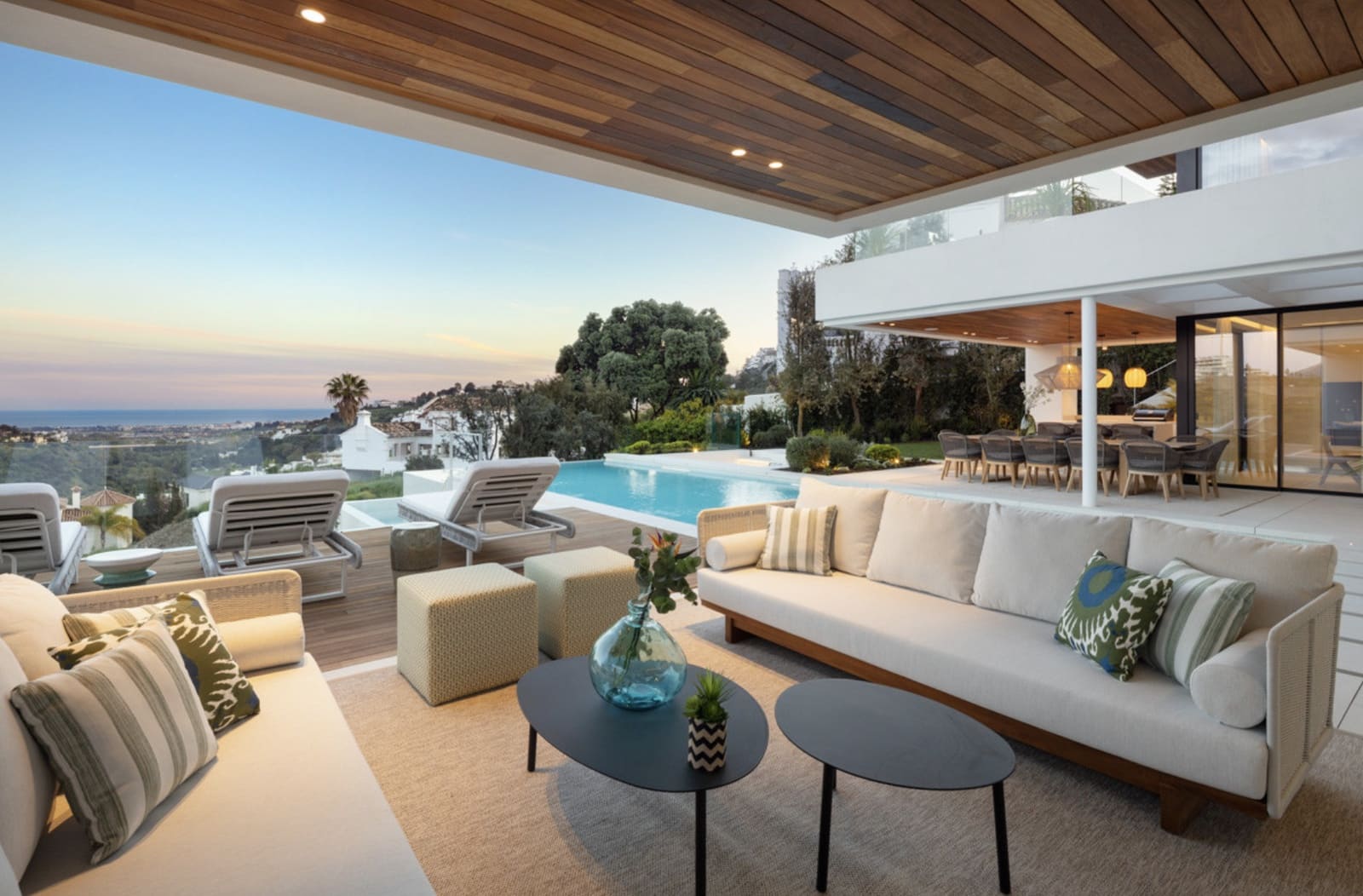 6 bedroom Villa for sale in La Quinta with pool garage - € 6,955,000 (Ref: 8930374)