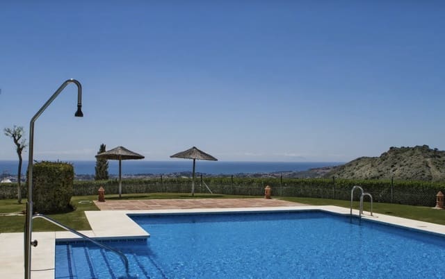 3 makuuhuone Huoneisto myytävänä paikassa Los Arqueros, Benahavís mukana uima-altaan 
autotalli - 649 000 € (Ref: 8932377)