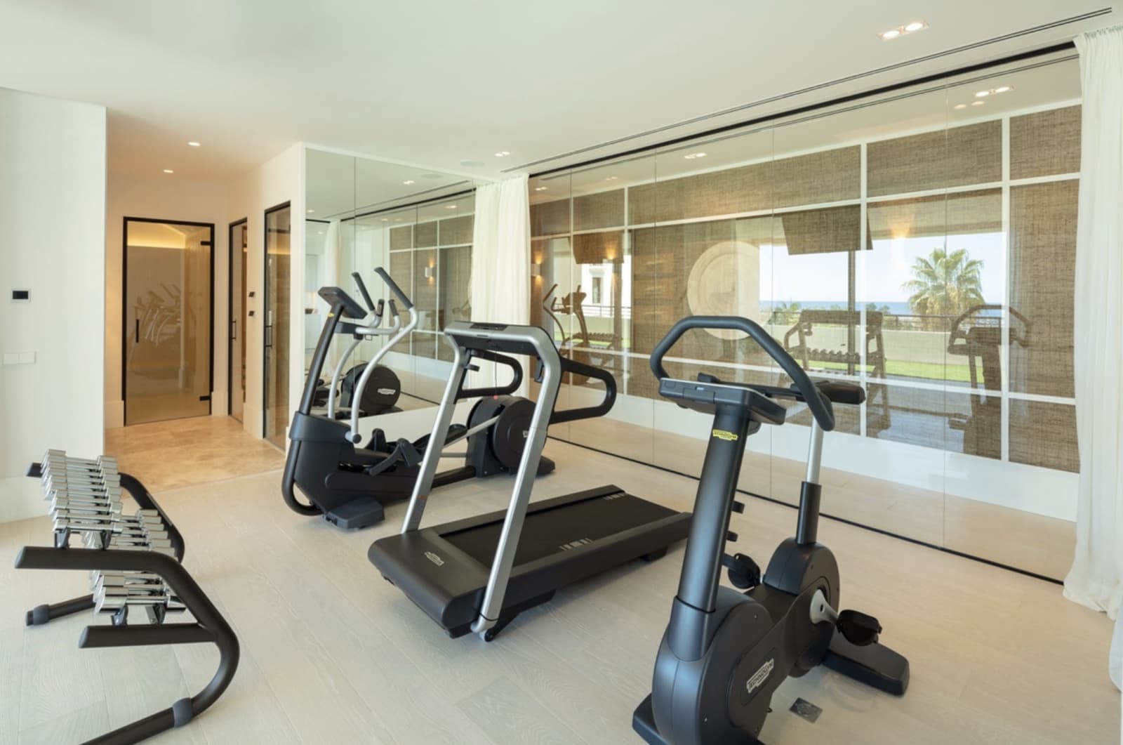 6 slaapkamer Villa te koop in La Quinta met zwembad garage - € 9.749.000 (Ref: 8935144)