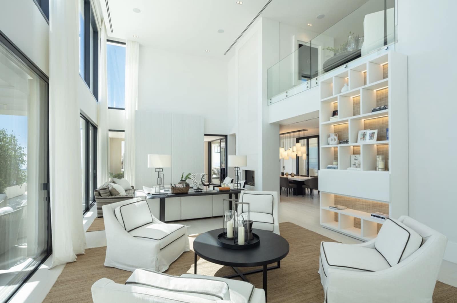 6 soverom Villa til salgs i La Quinta med svømmebasseng garasje - € 9 749 000 (Ref: 8935144)