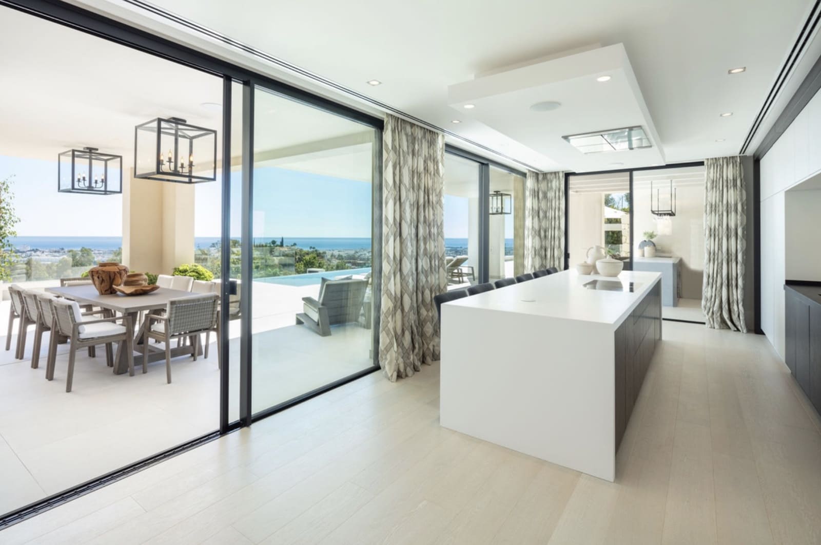 6 soverom Villa til salgs i La Quinta med svømmebasseng garasje - € 9 749 000 (Ref: 8935144)