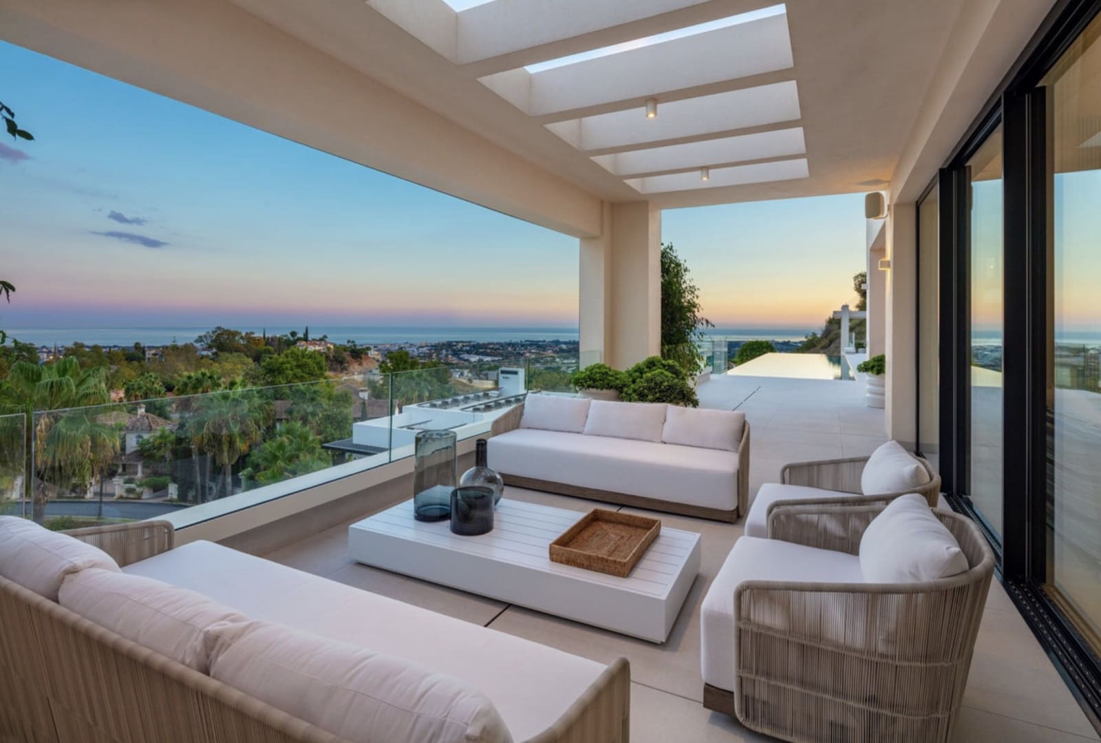 6 soverom Villa til salgs i La Quinta med svømmebasseng garasje - € 9 749 000 (Ref: 8935144)
