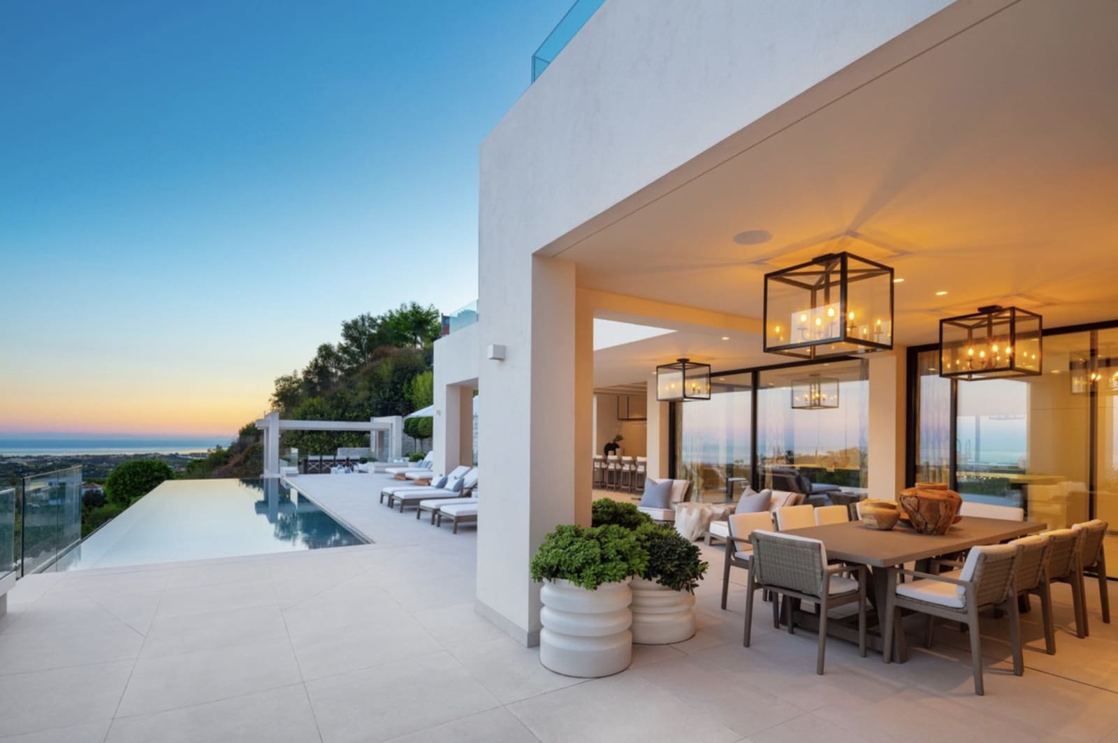 6 soverom Villa til salgs i La Quinta med svømmebasseng garasje - € 9 749 000 (Ref: 8935144)