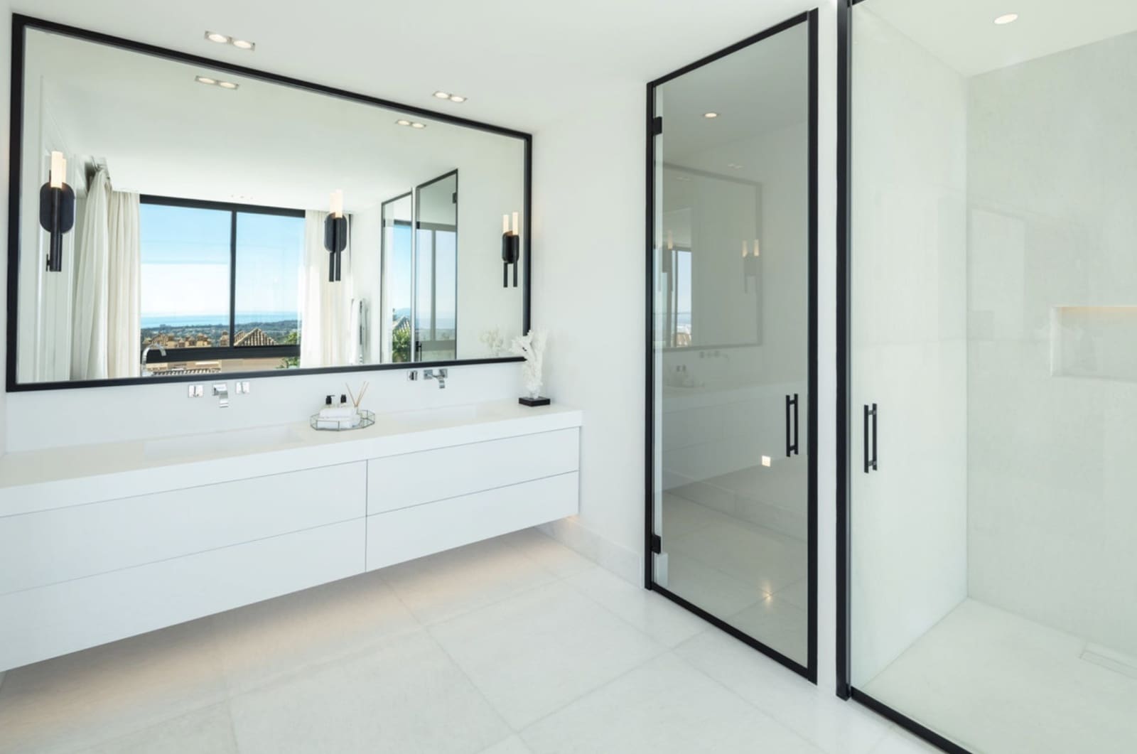 6 soverom Villa til salgs i La Quinta med svømmebasseng garasje - € 9 749 000 (Ref: 8935144)
