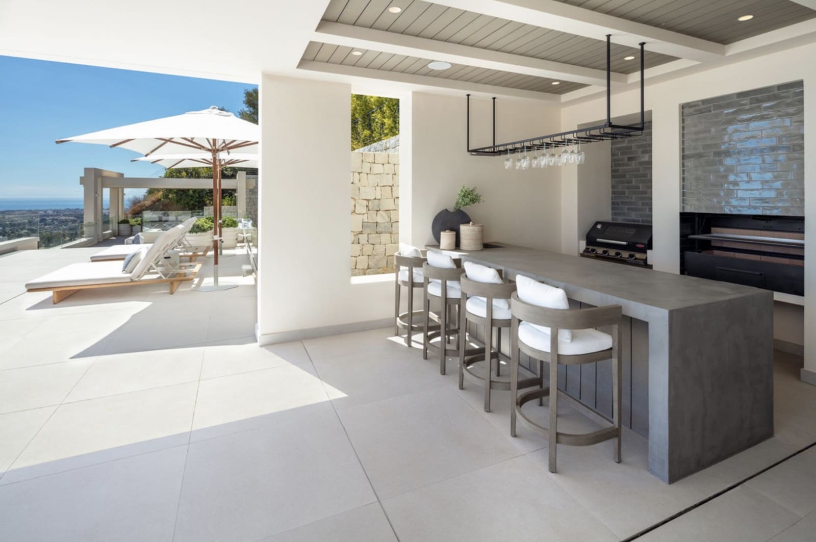 6 soverom Villa til salgs i La Quinta med svømmebasseng garasje - € 9 749 000 (Ref: 8935144)