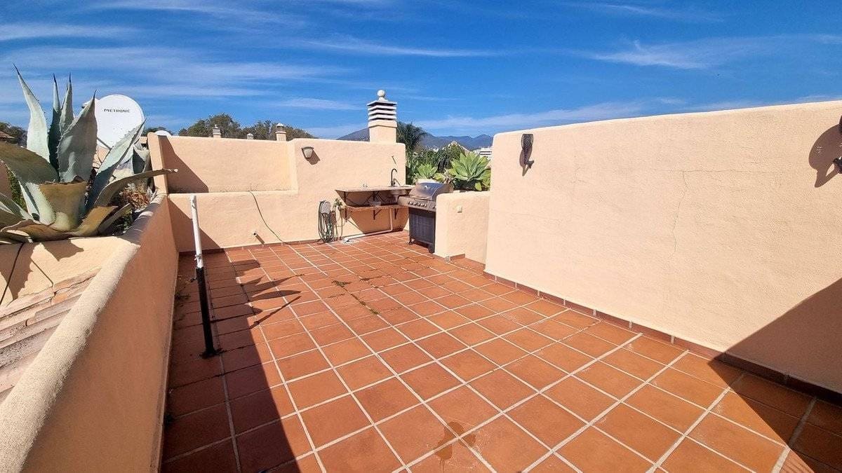 3 sovrum Hus till salu i Nueva Andalucia med pool garage - 590 000 € (Ref: 8940404)