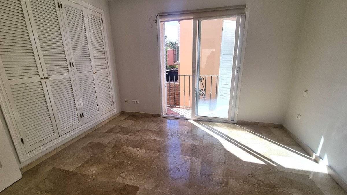 3 sovrum Hus till salu i Nueva Andalucia med pool garage - 590 000 € (Ref: 8940404)