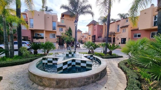 3 sovrum Hus till salu i Nueva Andalucia, Marbella med pool garage - 590 000 € (Ref: 8940404)