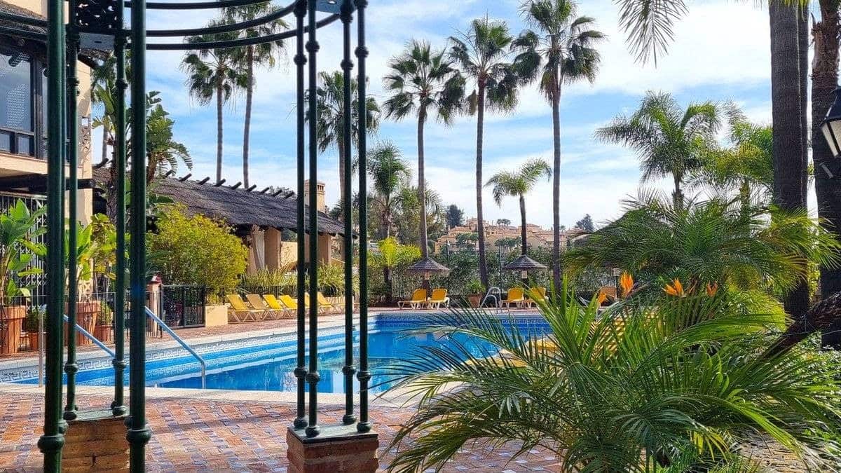 3 sovrum Hus till salu i Nueva Andalucia med pool garage - 590 000 € (Ref: 8940404)