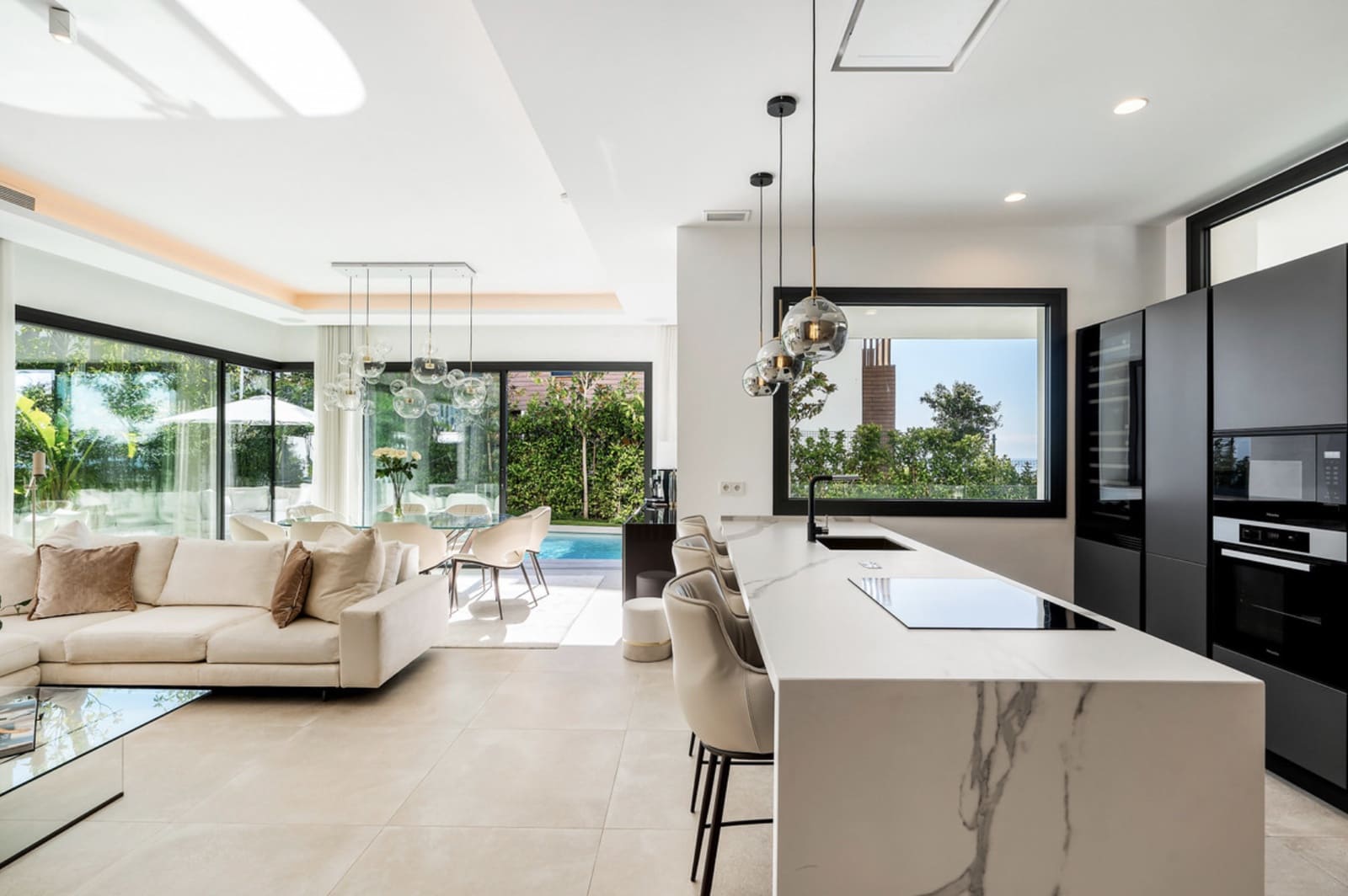 4 soveværelse Villa til salg i Marbella med swimmingpool garage - € 3.500.000 (Ref: 8946788)