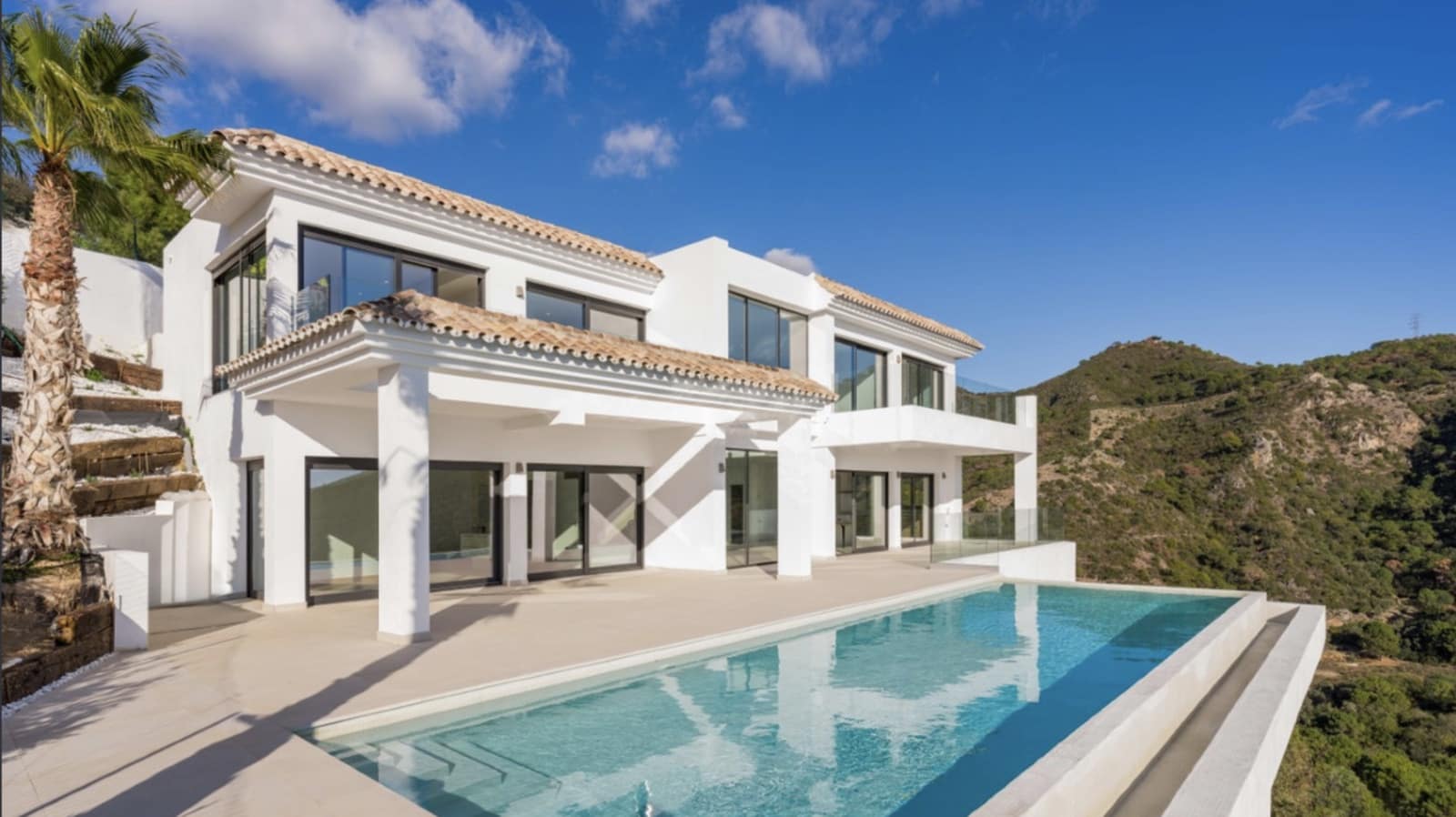 5 sypialnia Willa na sprzedaż w Benahavis z basenem - 1 750 000 € (Ref: 8946796)