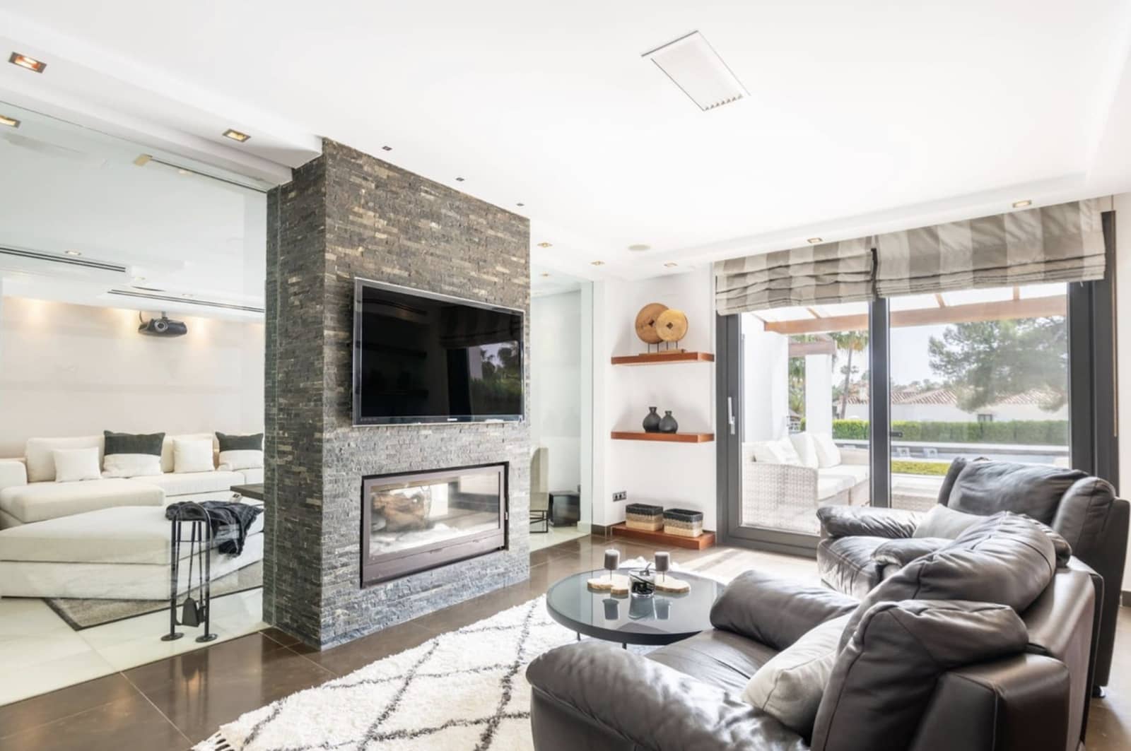 5 slaapkamer Villa te koop in Nueva Andalucia met zwembad garage - € 4.500.000 (Ref: 8950670)