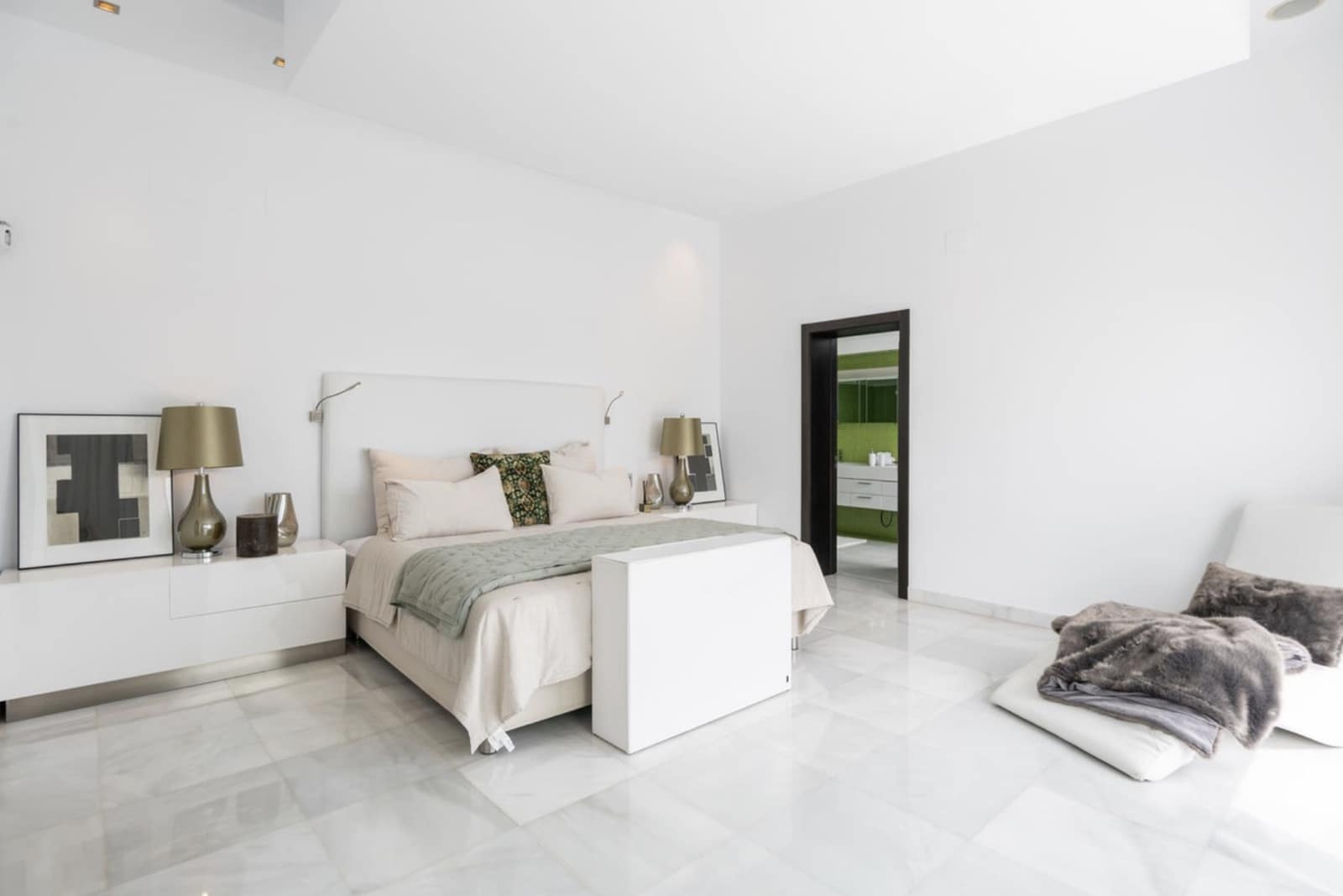 5 chambre Villa/Maison à vendre à Nueva Andalucia avec piscine garage - 4 500 000 € (Ref: 8950670)
